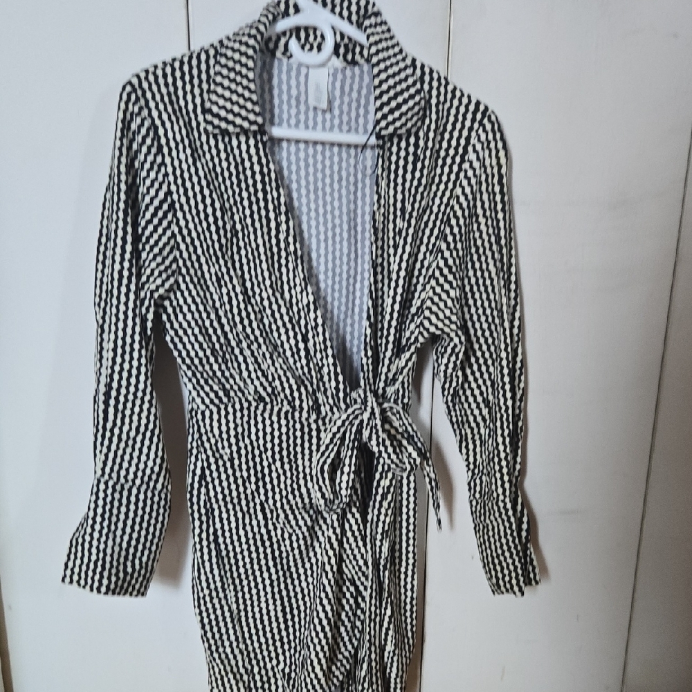 🖤 Black & White Wrap Dress – Stylish & Comfortable! H&M